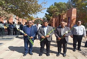 ادای-احترام-اعضای-شورای-اداری-شهرستان-میاندوآب-به-مقام-شامخ-شهدا-به-مناسبت-گرامیداشت-هفته-فراجا