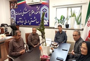 حضور-جمعی-از-کادر-درمان-در-دفتر-ریاست-دانشکده-علوم-پزشکی-میاندوآب-به-مناسبت-روز-پزشک