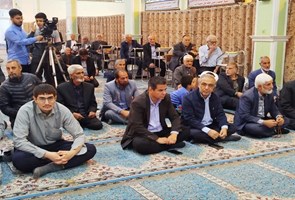 حضور-رئیس-دانشکده-علوم-پزشکی-میاندوآب-در-جمع-نمازگزاران-و-برگزاری-میز-خدمت-سلامت